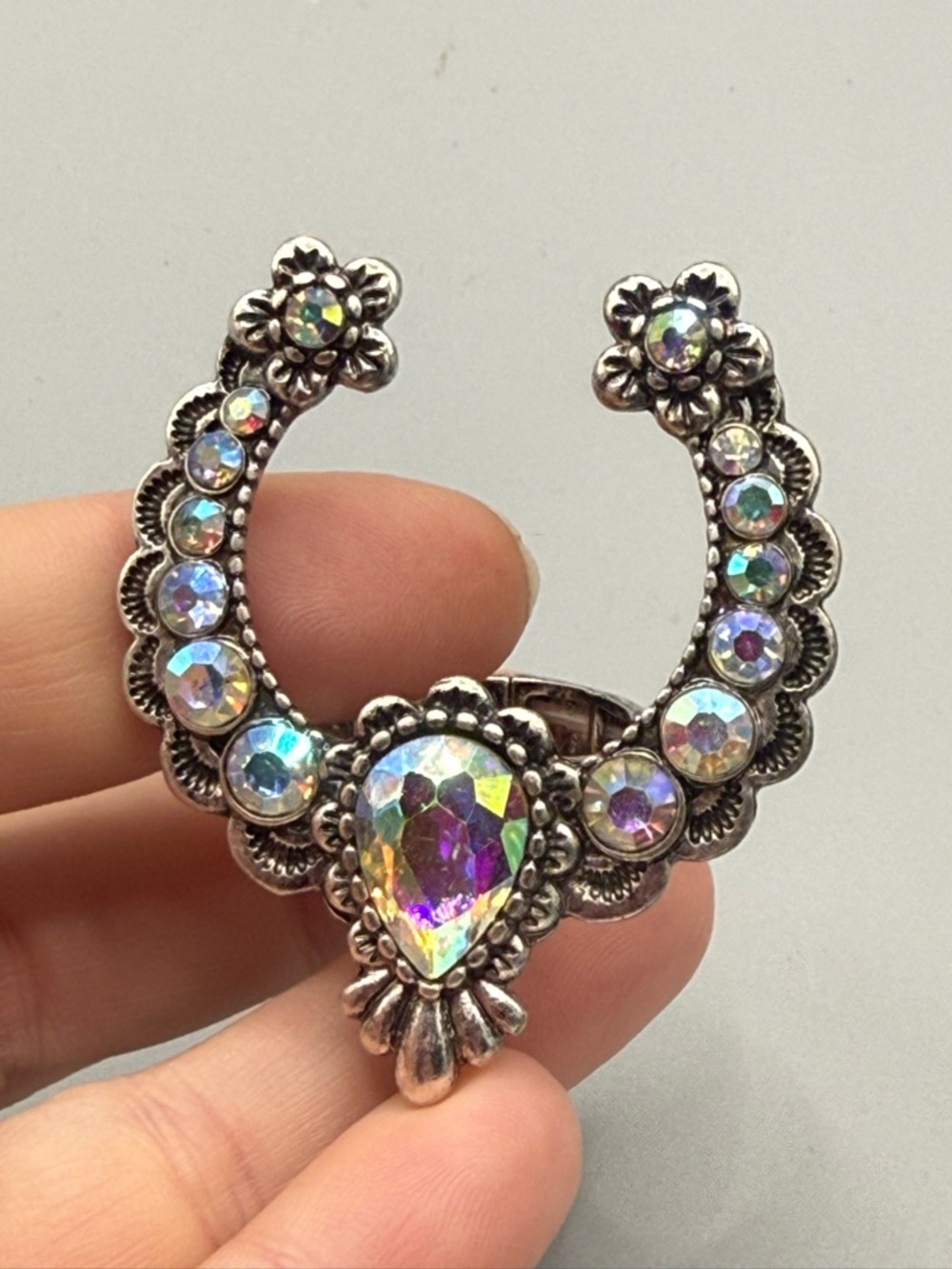 Vintage Style Silver Tone Aurora Borealis Crystal Horseshoe Stretch Ring Sz 8